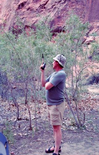 6 JBR SatelitePhone04